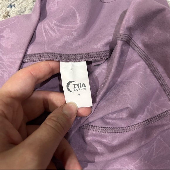 Zyia Active Light Lilac Floral Pocket Hi-Rise Capris Size 2 - Picture 9 of 9